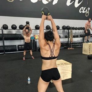 Lululemon size 6 free to be bra black